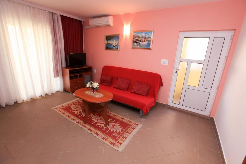 Apartments Franc Povljana Room photo