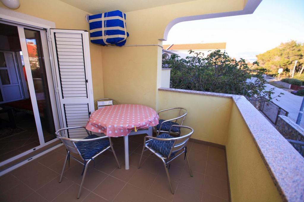 Apartments Franc Povljana Room photo