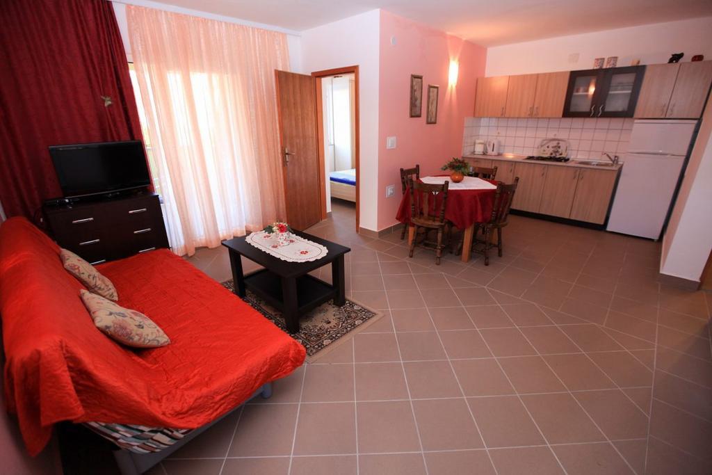 Apartments Franc Povljana Room photo