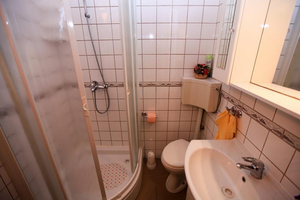 Apartments Franc Povljana Room photo